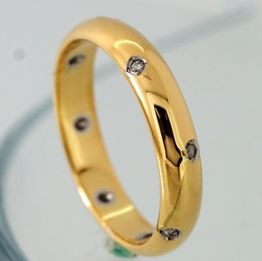 お客様の古い指輪のK18とメレダイヤを使って18金ダイヤドットリング制作